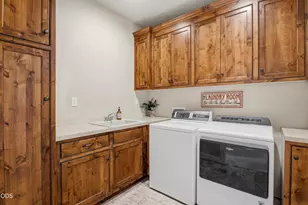 20921 Miramar Dr, Bend, OR 97702 - Photo 39