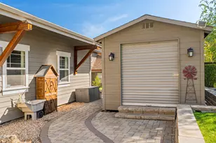 20921 Miramar Dr, Bend, OR 97702 - Photo 47