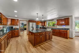 676 Becklin Dr, Merlin, OR 97532 - Photo 17