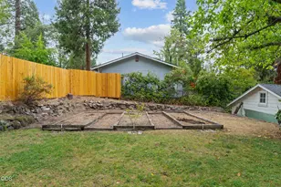 689 Beach St, Ashland, OR 97520 - Photo 29
