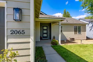 2065 SW 35th St, Redmond, OR 97756 - Photo 3