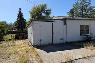 240 NW Birch Ave, Redmond, OR 97756 - Photo 3