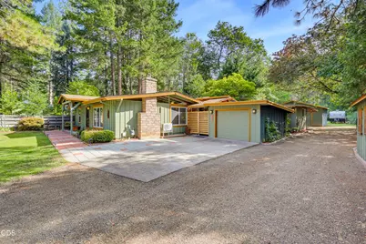 383 Whispering Pines Lane, Grants Pass, OR 97527 - Photo 5