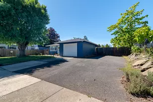 7701 Bellaire Way, White City, OR 97503 - Photo 3
