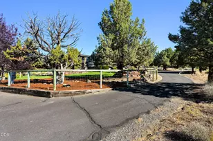 21042 Robin Ave, Bend, OR 97703 - Photo 3