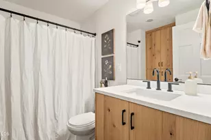 1940 SW Forest Ridge Ave, Bend, OR 97702 - Photo 15