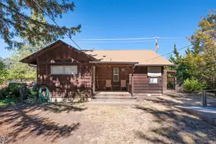 121 N Front St, Talent, OR 97540 - Photo 21