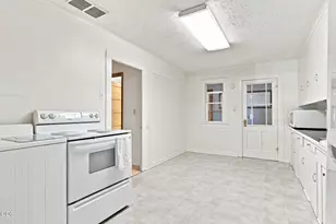 121 N Front St, Talent, OR 97540 - Photo 5
