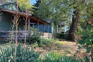 1336 NE Beacon Dr, Grants Pass, OR 97526 - Photo 3