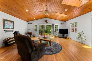 370 Horseshoe Dr, Grants Pass, OR 97526 - Photo 3