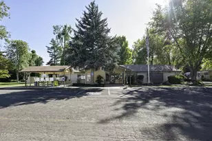 1055 N 5th St, Jacksonville, OR 97530 - Photo 17