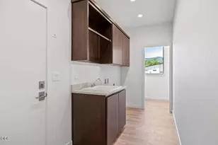 901 Hillview Dr, Ashland, OR 97520 - Photo 9