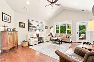 541 Bridge Creek Dr, Central Point, OR 97502 - Photo 3