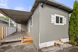 2395 Redwood Ave, Grants Pass, OR 97527 - Photo 13