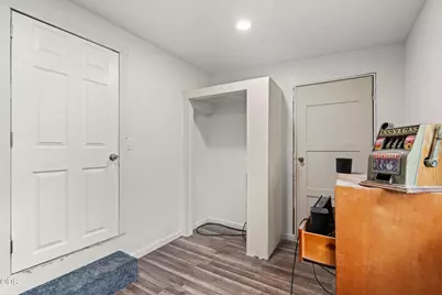2395 Redwood Avenue #42, Grants Pass, OR 97527 - Photo 9
