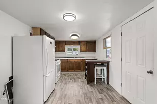 2395 Redwood Ave, Grants Pass, OR 97527 - Photo 11