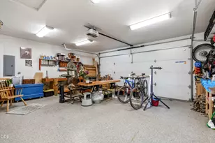 1657 NW Mt Washington, Bend, OR 97703 - Photo 21