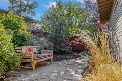 1657 NW Mt Washington, Bend, OR 97703 - Photo 23