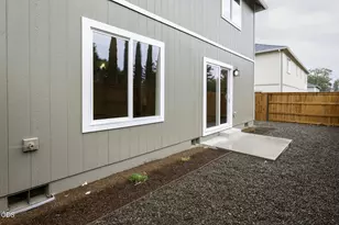151 SE Champagne Ct, Grants Pass, OR 97527 - Photo 23