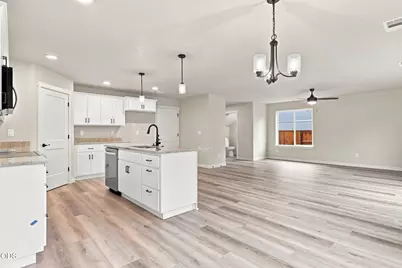 151 SE Champagne Court, Grants Pass, OR 97527 - Photo 5