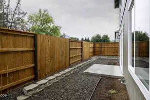 155 SE Champagne Ct, Grants Pass, OR 97527 - Photo 25