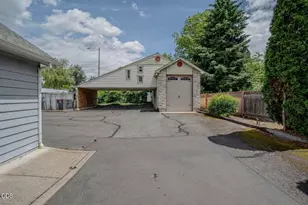 11 Tripp St, Medford, OR 97504 - Photo 3