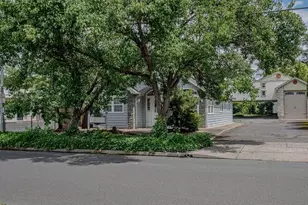 11 Tripp St, Medford, OR 97504 - Photo 1
