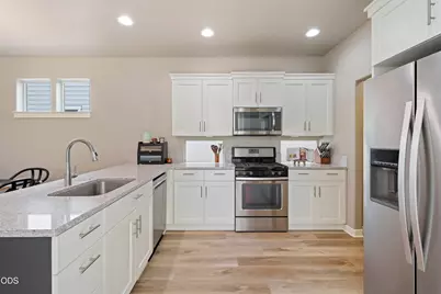61066 SE Sydney Harbor Drive, Bend, OR 97702 - Photo 17