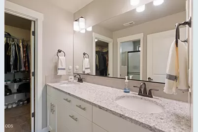 61066 SE Sydney Harbor Drive, Bend, OR 97702 - Photo 25
