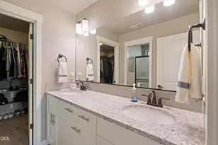 61066 SE Sydney Harbor Dr, Bend, OR 97702 - Photo 25