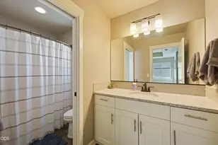 61066 SE Sydney Harbor Dr, Bend, OR 97702 - Photo 31