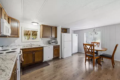 16046 Davis Avenue, La Pine, OR 97739 - Photo 9