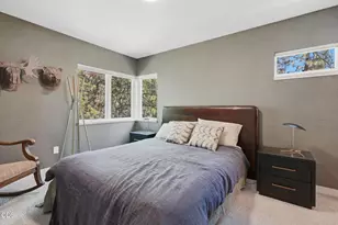19492 Bainbridge Ct, Bend, OR 97702 - Photo 43