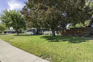 401 Morningside St, Medford, OR 97501 - Photo 3