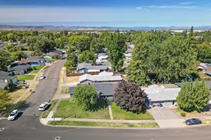401 Morningside St, Medford, OR 97501 - Photo 25
