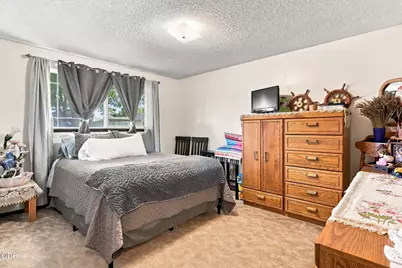 401 Morningside Street, Medford, OR 97501 - Photo 13