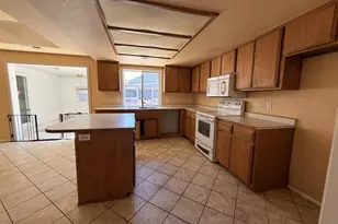 1106 Hampton Dr, Central Point, OR 97502 - Photo 5