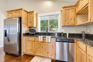 425 SE Cadet Ct, Grants Pass, OR 97527 - Photo 9