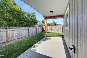 425 SE Cadet Ct, Grants Pass, OR 97527 - Photo 35