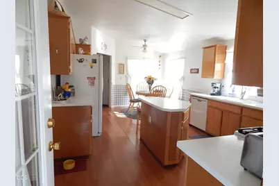 130 Riverview Circle, Shady Cove, OR 97539 - Photo 3