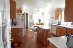 130 Riverview Cir, Shady Cove, OR 97539 - Photo 3