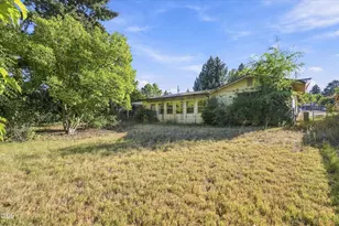 133 S Church St, Phoenix, OR 97535 - Photo 21