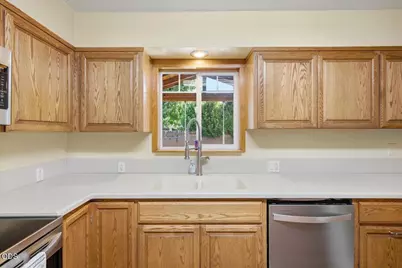 755 S 4th Street, Central Point, OR 97502 - Photo 9