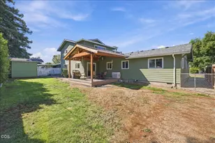 755 S 4th St, Central Point, OR 97502 - Photo 23