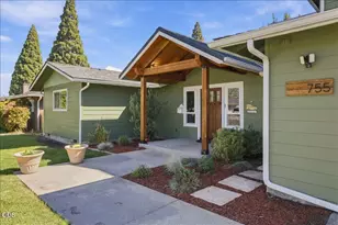 755 S 4th St, Central Point, OR 97502 - Photo 3