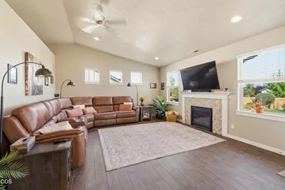 4737 SW Volcano Avenue, Redmond, OR 97756 - Photo 15