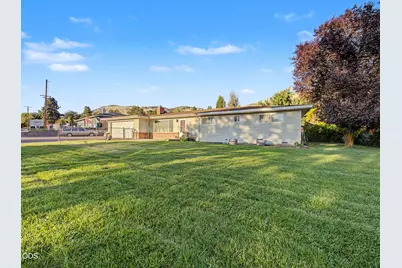 1915 Carlson Drive, Klamath Falls, OR 97603 - Photo 3