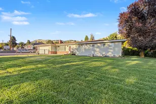 1915 Carlson Dr, Klamath Falls, OR 97603 - Photo 3