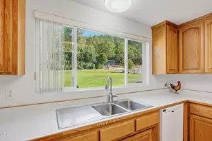 7695 N Applegate Rd, Grants Pass, OR 97527 - Photo 5
