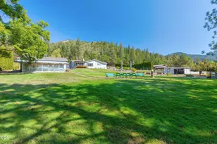 7695 N Applegate Rd, Grants Pass, OR 97527 - Photo 37